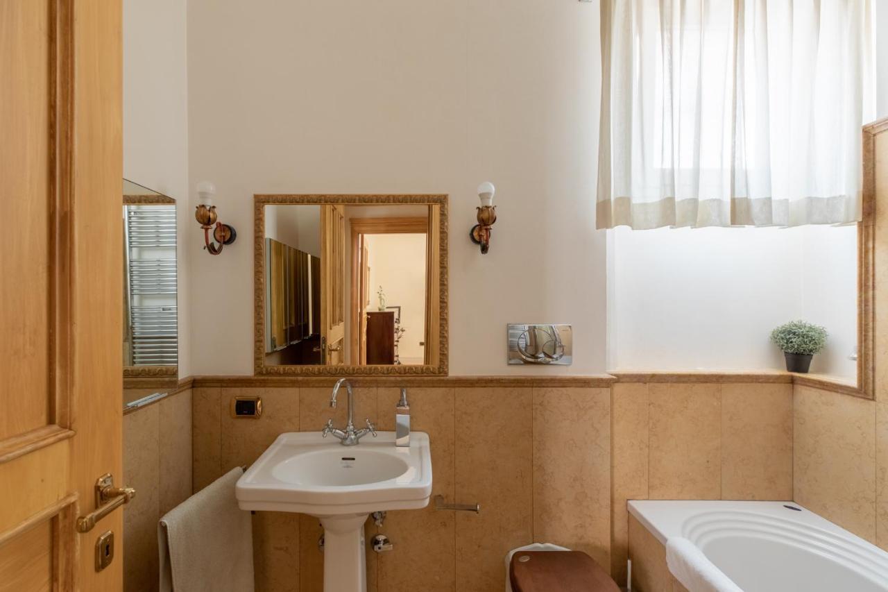 Iflat Elegant And Luxury Apartment Near Pantheon Рим Экстерьер фото